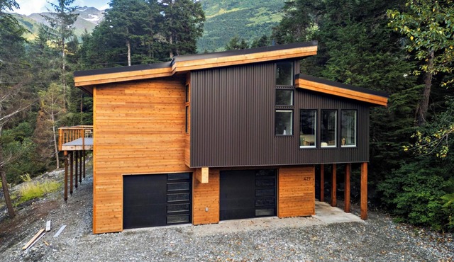 Alaska Adventure Retreat LUXURY 4 Bed 5 bath in Girdwood, Base of Alyeska Resort