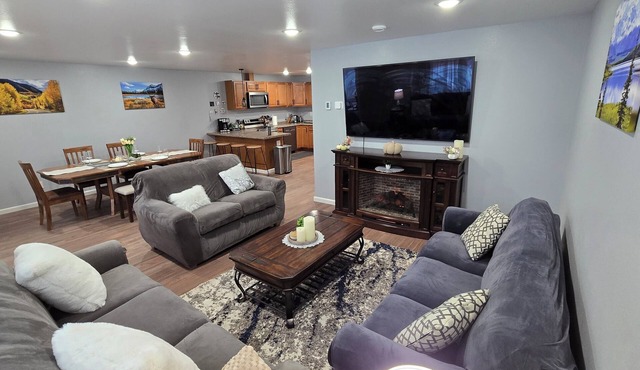 Alaska Charm 3-bedroom townhome with WiFi in brilliant Fairbanks