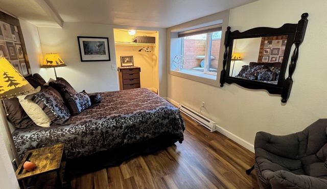 Alaska Tucked Inn-The Den ; Cozy 1 bedroom with all the touches of home!