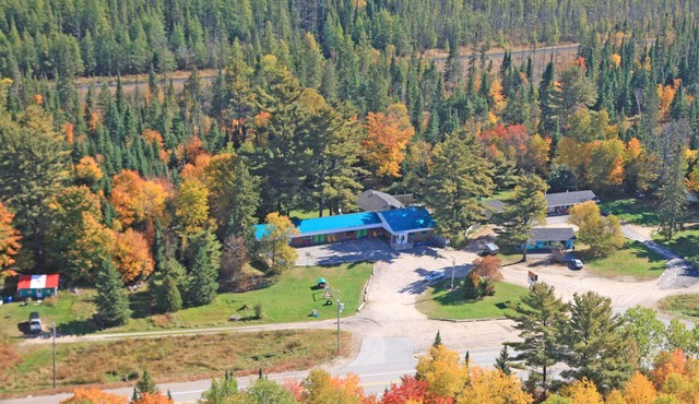 Algonquin Motel in Machar