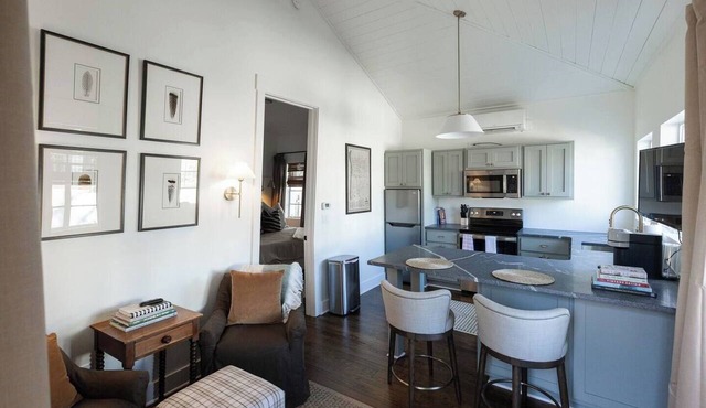 Amazing 1BR · Near Fort Jackson & Devine St