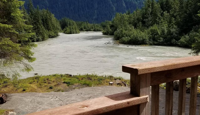 Amazing views of the river and mountains