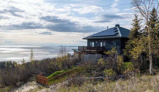 Anchorage Hillside Retreat: Aurora & Inlet Views