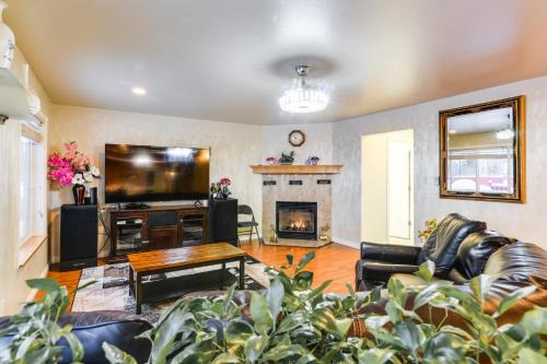 Anchorage Home ~ 8 Mi to Downtown!