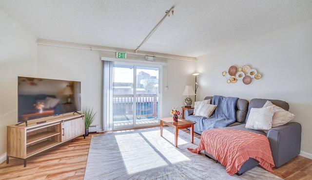 Anchorage Retreat, Walk to Dining & Entertainment