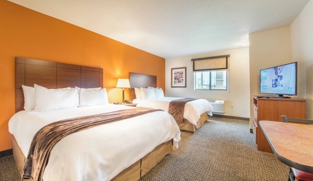 Anchorage Stays with Free Parking, Pet-Friendly Rooms and Kitchenettes