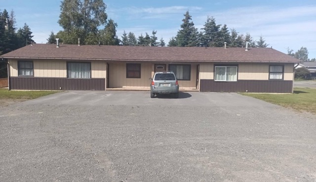 Ask about our 2025 SUBARU CAR RENTAL! Minutes from Kenai River. 2 bed 1 bath.