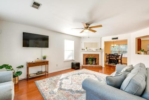 Atlanta Area Home w/Yard ~ 2 Mi to Six Flags