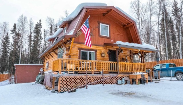 Authentic Alaskan Northern Lights Lodge in the Hills of Fairbanks