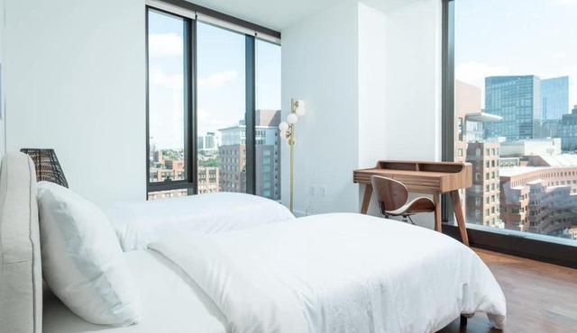 Back-Bay 2BR Penthouse w Roof top and GYM