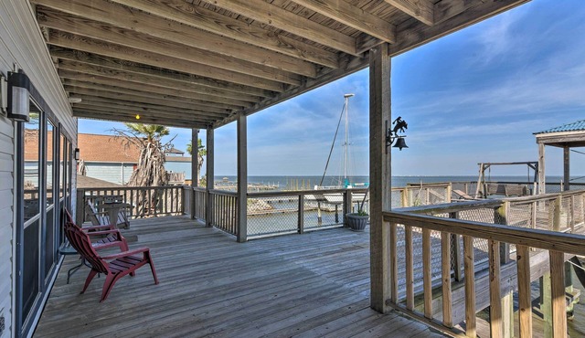 Bayfront Fishing Pier: Galveston Island Home!