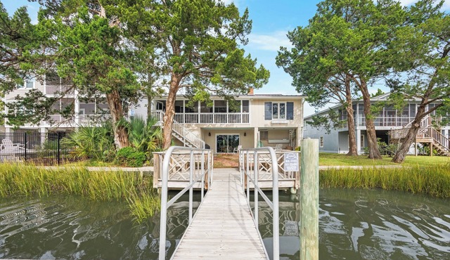 Beach House on Tidal Creek, Dock, Screen Porch, Easy Walk to Beach, Dog Friendly