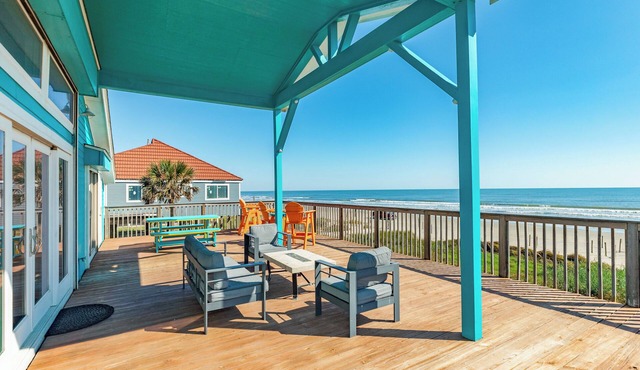Beachfront, Pet Friendly, Deep Covered Deck & Vacay Ready!