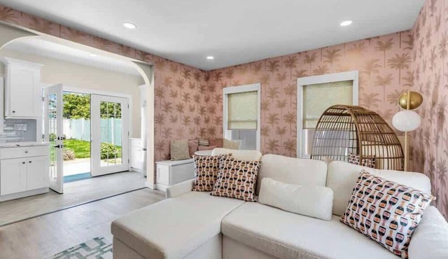Beachside Haven: Insta-Worthy Decor & Private in Belmar