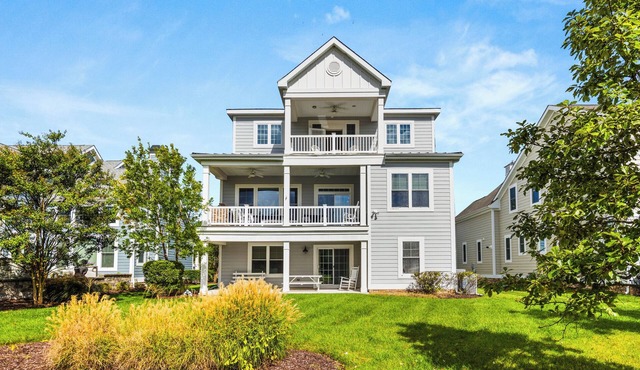 Beautiful 7 bed, 4.5 bath home located in Bayside Resort & Golf Community; Indoor and Outdoor Pools, Fitness Centers, Tennis and Pickleball Courts, and Kayaking/Paddle Boarding.