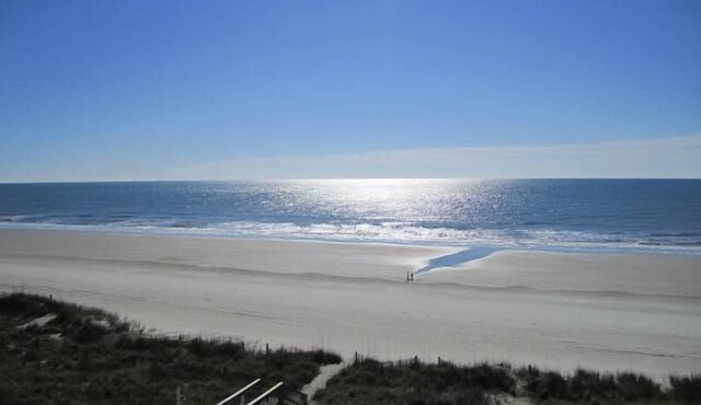 BEAUTIFUL BEACHFRONT Condo- Quiet Pool Hot Tub Lazy River Aug SPECIALS
