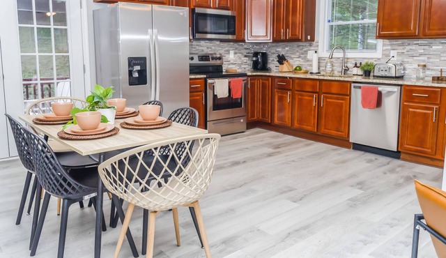 Beautiful Centrally Located, Spacious Family Retreat 🙋🏾‍♀️ Long & Short Stays