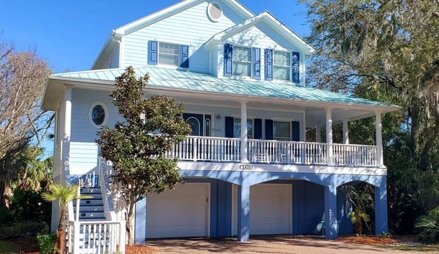 Beautiful Custom Home with Great Views and Outdoor Space Near the Cabana Club.