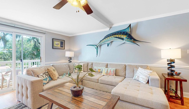 Beautiful Dog-friendly condo with full kitchen, free wifi and golf course views