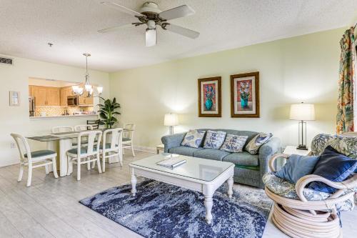 Beautiful Lakefront Condo: Easy Walk to the Beach!