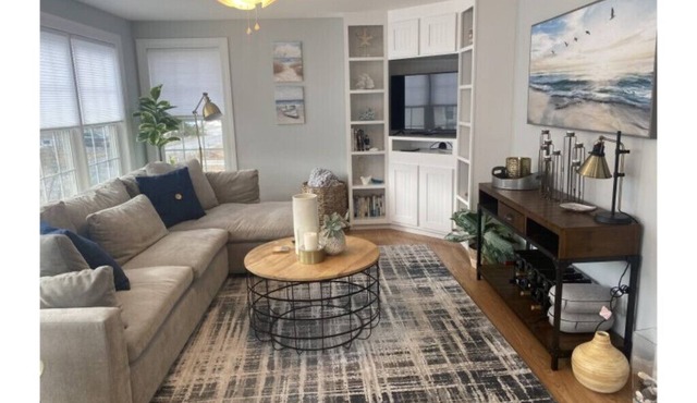 Beautiful, modern, spacious cottage just steps to the beach!