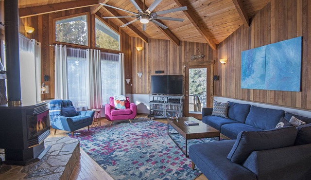 Bend Basecamp-Meredith Lodging - Quality Updates, Hot Tub, Large Fenced Yard!