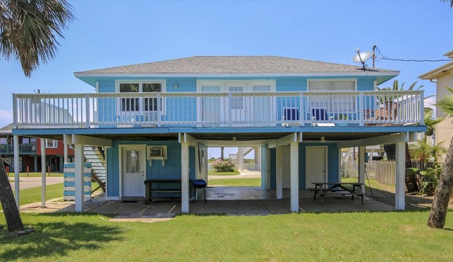 Bermuda Escape: Charming, 2nd row Beach Cottage w/ backyard!