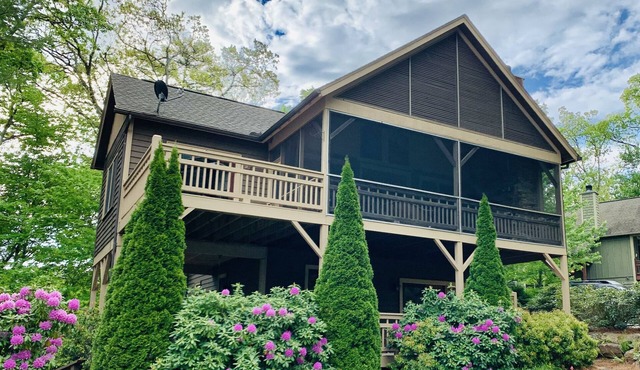 BOOK EARLY FOR FALL! Screened Porch - Gorgeous Fireplaces!