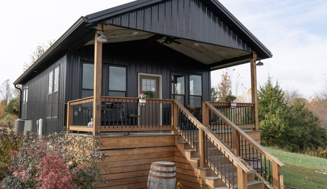 Bourbon Barrel Cottages # 1 on Bourbon Trail HOT TUB close to all distilleries