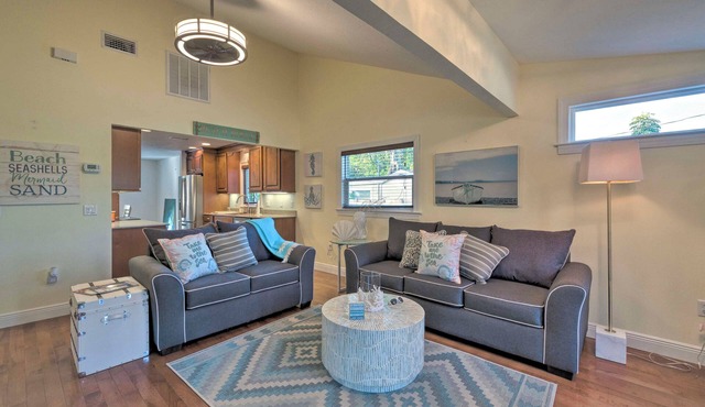 Bright Sarasota Bungalow - 5 Mi to Siesta Beach!