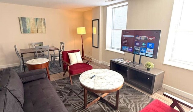 Bright & Spacious 2BR Near Forest Park