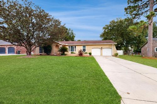 Bring Your Pup! Goose Creek Home w/Private Pool