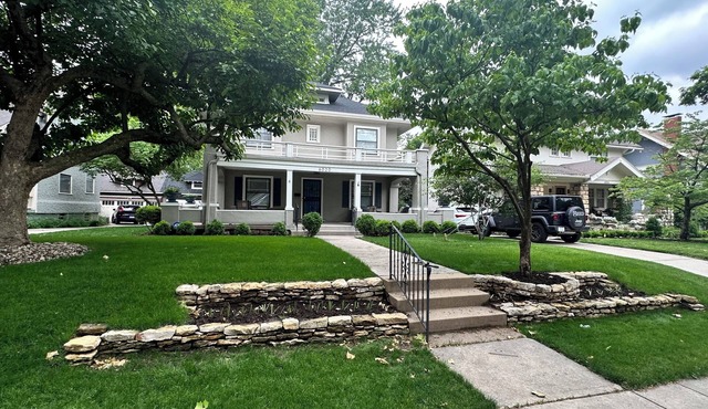Brookside 1917 — Premium Historic Stay in Kansas City Missouri