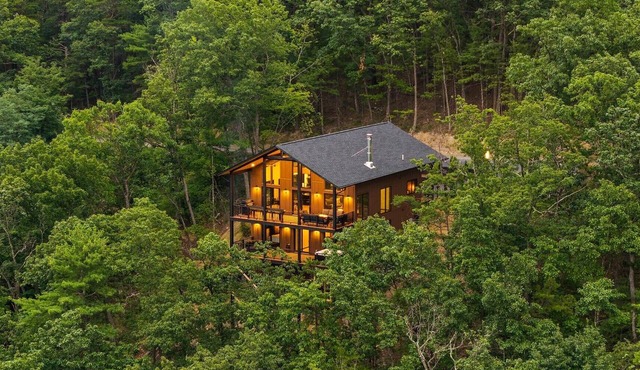 Bryce Resort - Panoramic Mountain Views - 4 Bedroom - Hot Tub in Basye