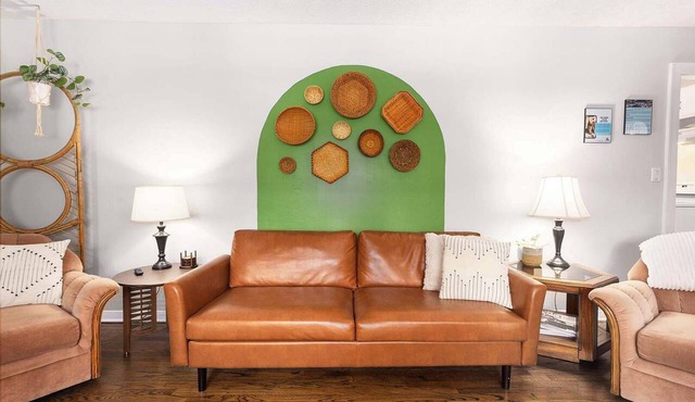 Bungalow Style Home PutPut Sleeps 10 Fun& Walkable