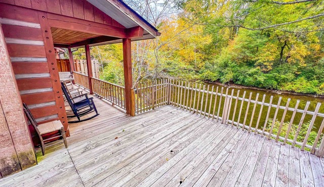 Cabin 4 - Riverfront w/Large Deck and more!