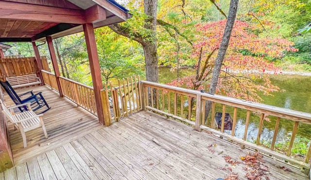 Cabin #6 - Riverfront w/Large Back Deck & more!
