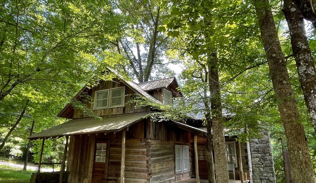 Cabins In The Pines Unit 3-Motorcycle Friendly-Wood Fireplace - Covered Porch