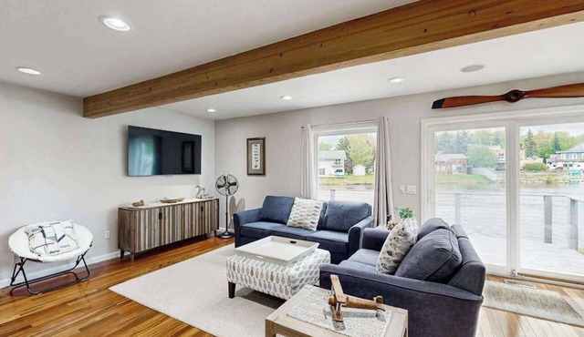 Campbell Lake Escape | Waterfront Estate | Dock