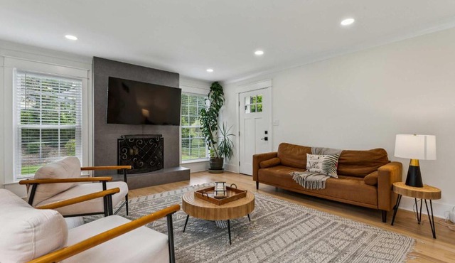 Cape Cod Pet-friendly Home