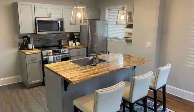 Centralized Charlotte Townhouse with Table Tennis