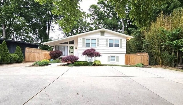 Charlotte Serenity Stay—Spacious 3BR Near Light Rail & Uptown