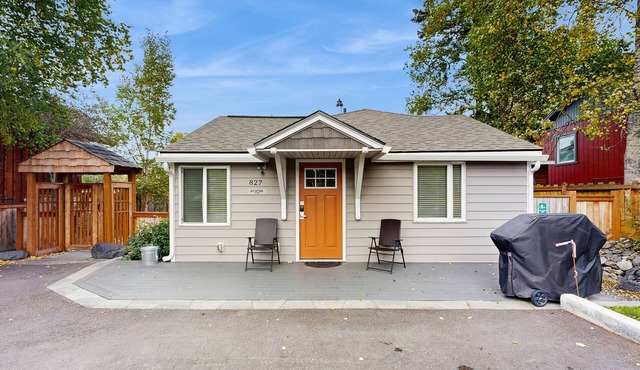 Charming 1BR w/pull-out sofa and smart TV - dog friendly