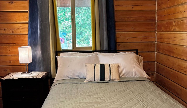 Charming 2-bedroom cabin with AC, WiFi in tranquil Hoonah