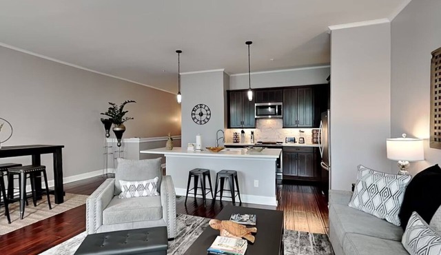 Charming 2-bedroom condo located on the Historic Strand with WiFi, AC