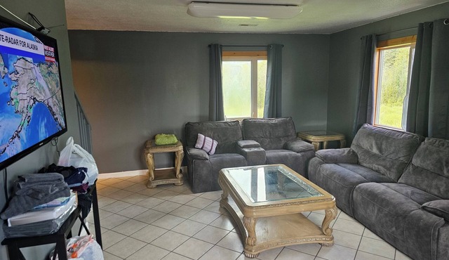 Charming 2-bedroom house just 12 miles from airport with spectacular auroras.