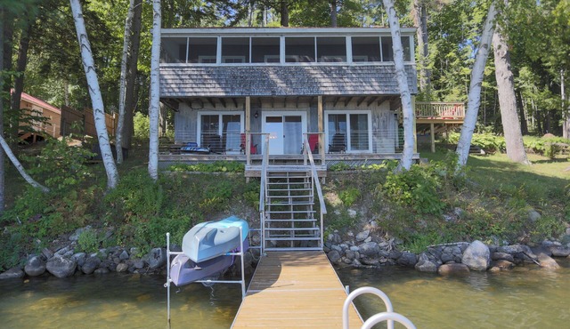 Charming 2BR Lakefront Cottage on Serene Cobbossee w/Kayaks, A/C