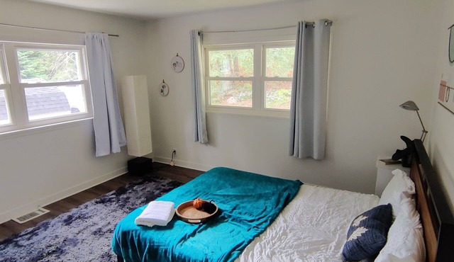 Charming 3-bedroom house in delightful Ashland for your getaway