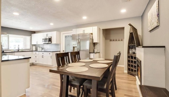 Charming 3+-bedroom home in balloon capital of the world Albuquerque.