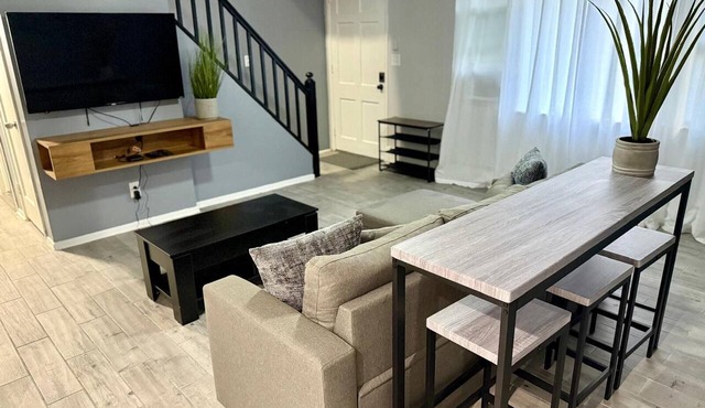 Charming 4-bedroom house with AC in East Hartford